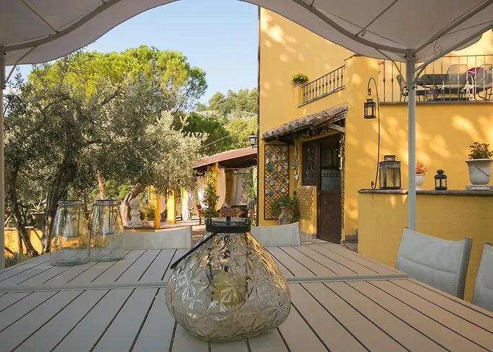 Esther Apartahotel *