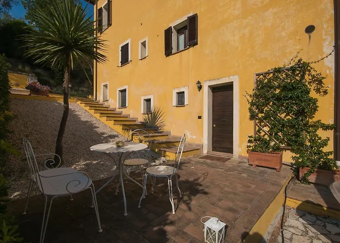 Esther Apartahotel *