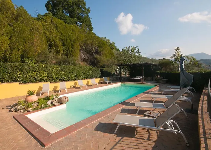 Esther Apartahotel *