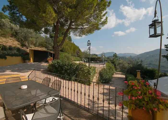 Esther Apartahotel *