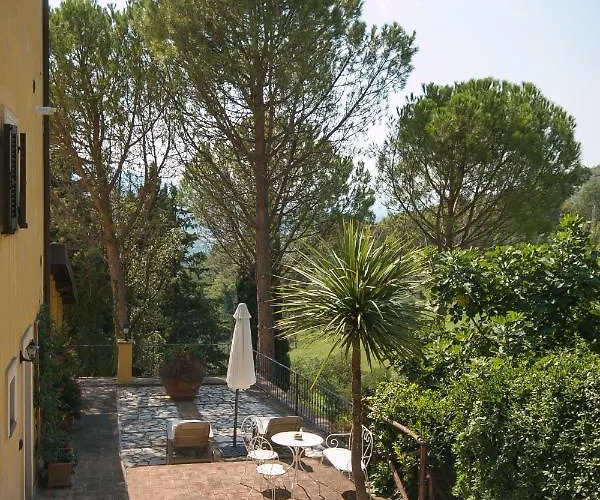 Esther Apartahotel *